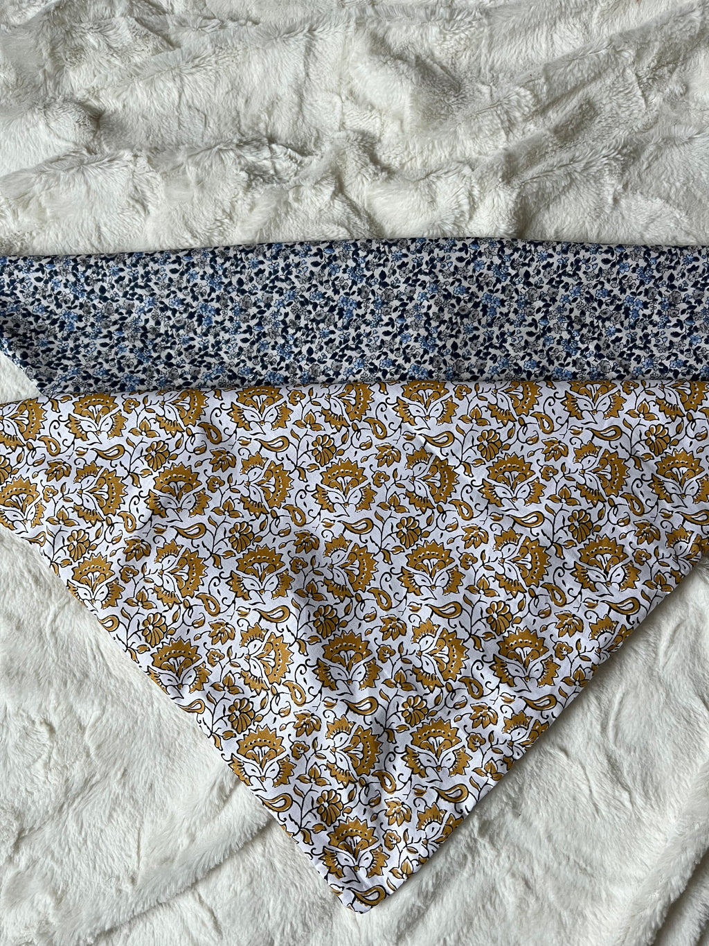 Lot de deux foulards