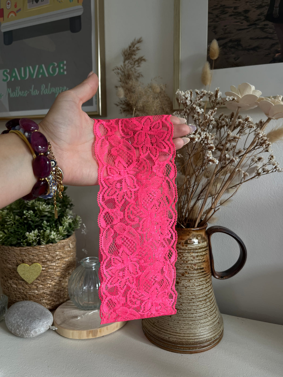 Bandeau en dentelle rose flashi